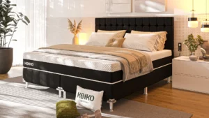 Cama Stellar Keiko 100% espuma expansiva em quarto contemporâneo, suporte firme e conforto para crianças e adultos.